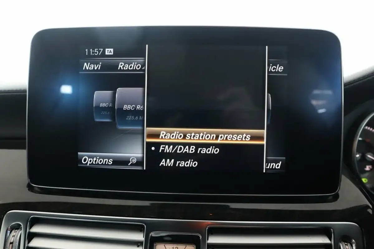 2015-mercedes-benz-cls-class-21td-cls220-amg-line-ss-coupe-4d-big-46