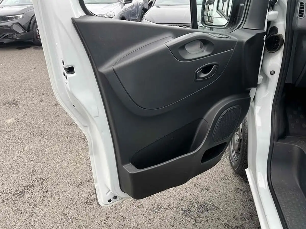 2021-renault-trafic-20dci-ll30-energy-120-business-panel-big-16