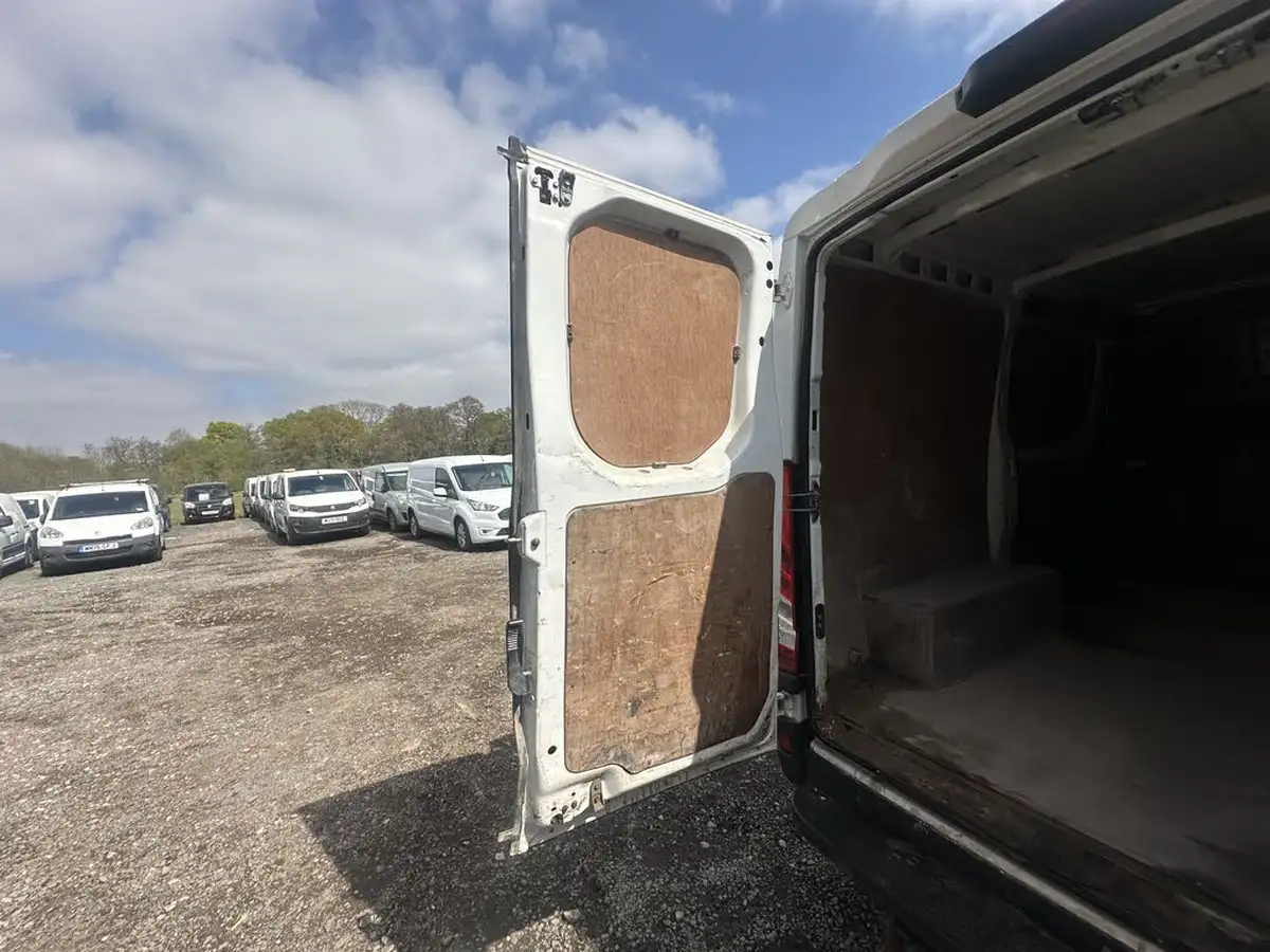 2015-iveco-daily-s-class-23td-35s13v-3000-h1-panel-big-3