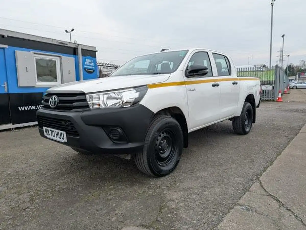 2020-toyota-hi-lux-24d-4d-active-150hpeu6dt-e-35t-double-pick-up-big-3
