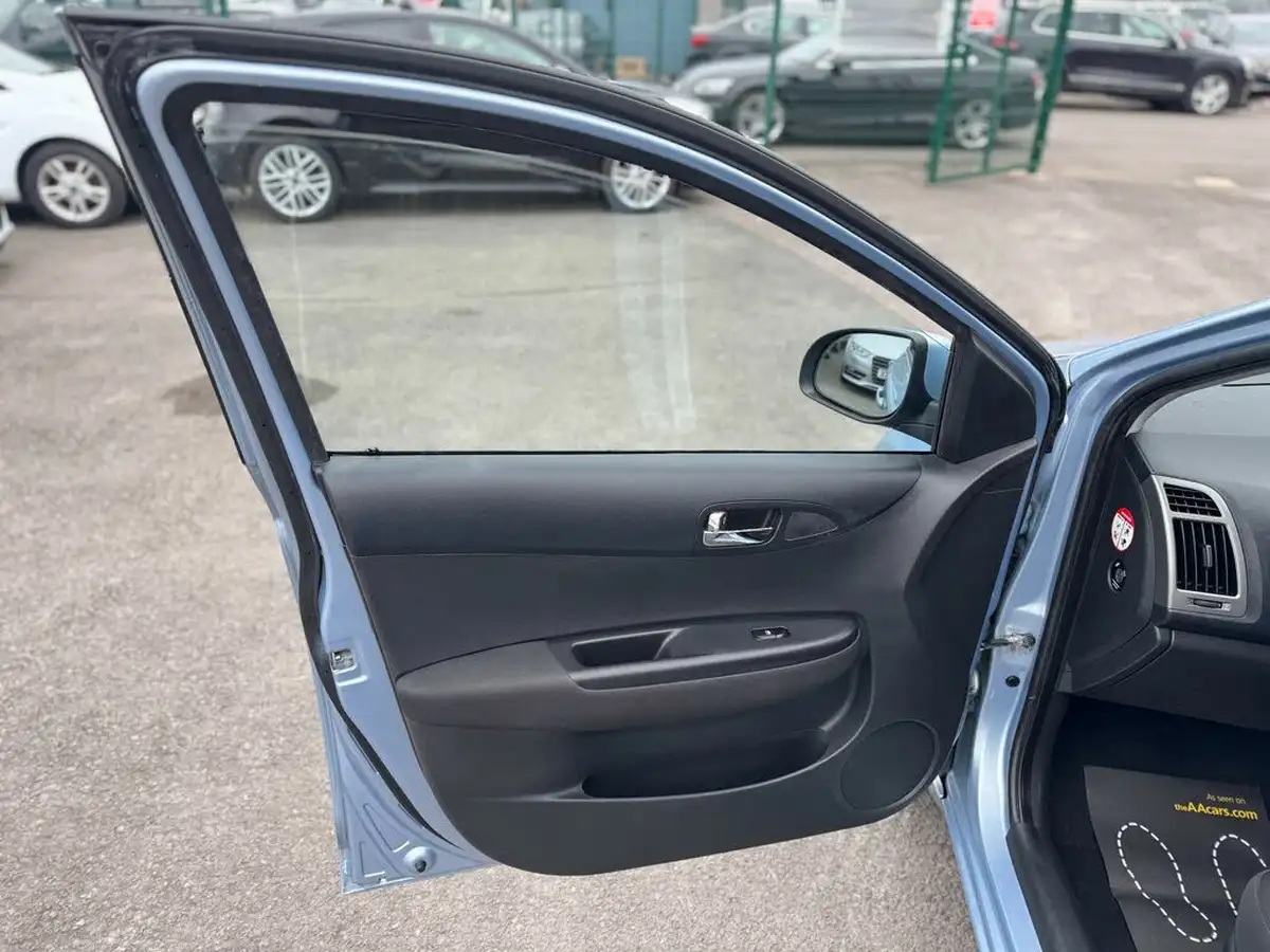 2012-hyundai-i20-12-active-5d-big-34