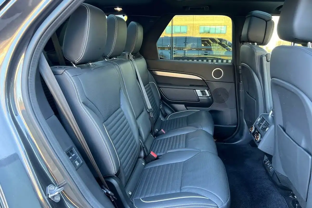 2022-land-rover-discovery-30-d300-r-dynamic-hse-big-33