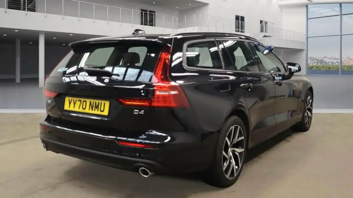 2020-volvo-v60-20td-d4-momentum-plus-geartronic-big-3