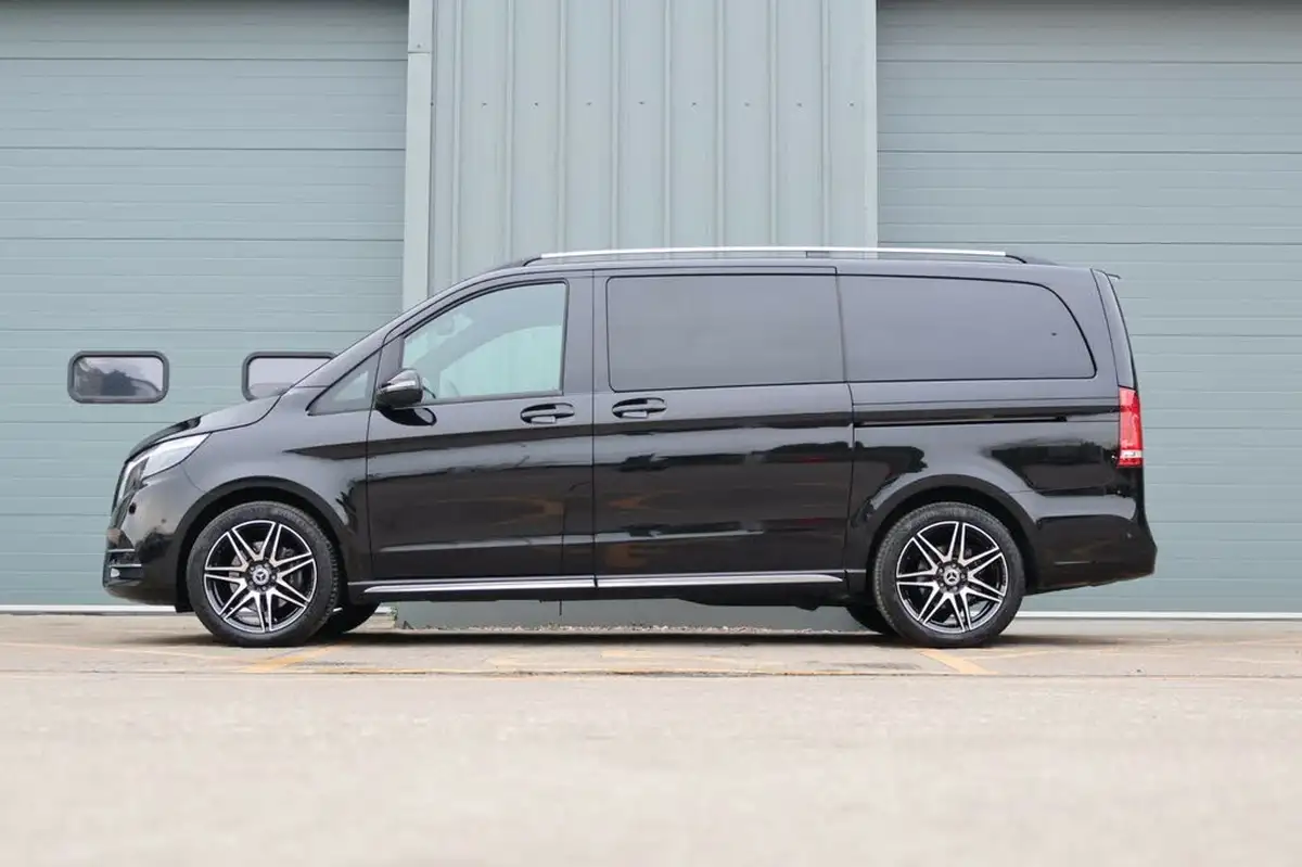 2023-mercedes-benz-v-class-20d-v220d-amg-line-long-big-5