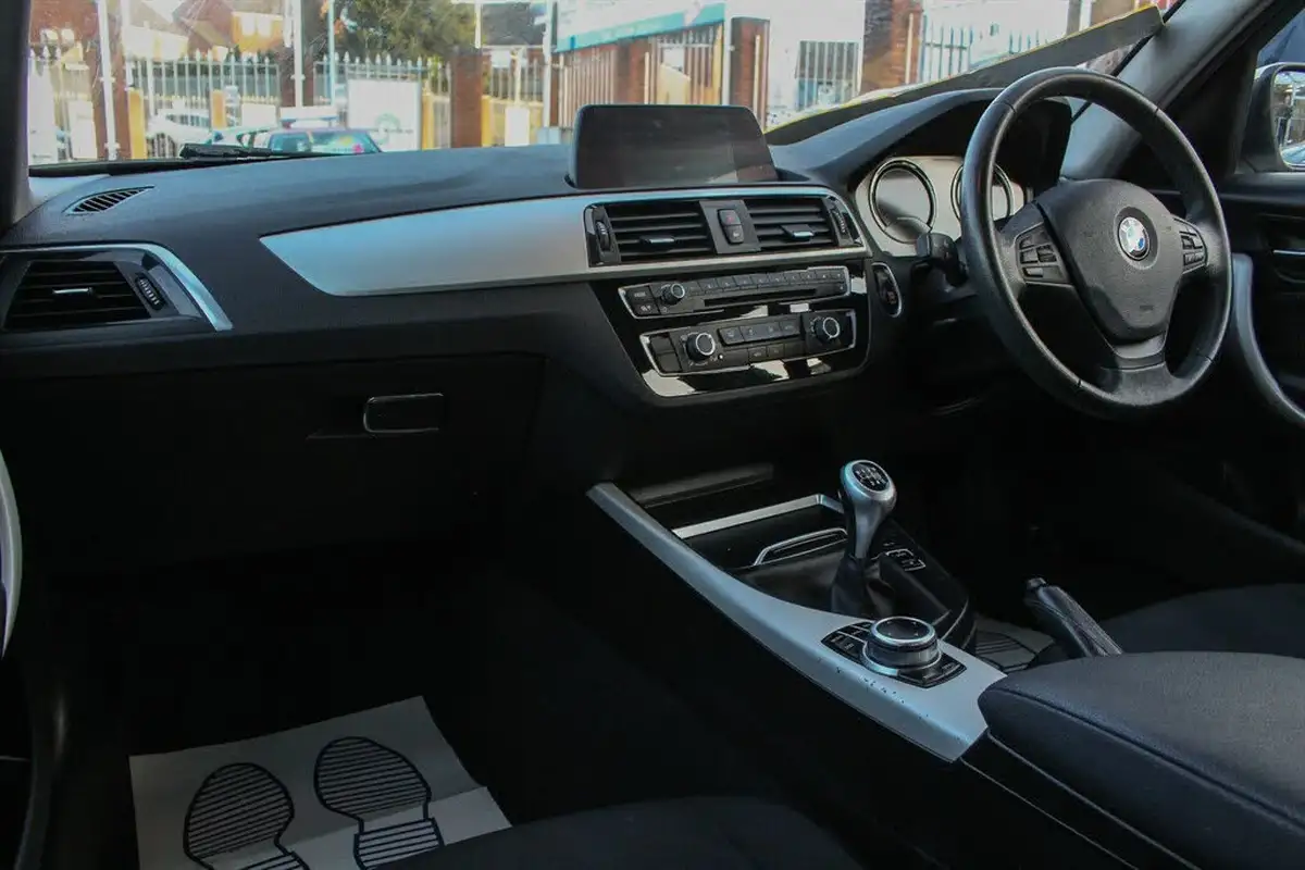 2019-bmw-1-series-15td-116d-se-business-ss-5d-big-17