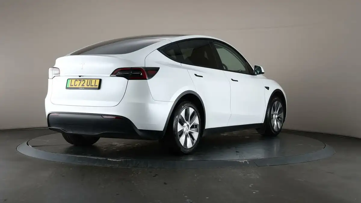 2022-tesla-model-y-e-rwd-big-60