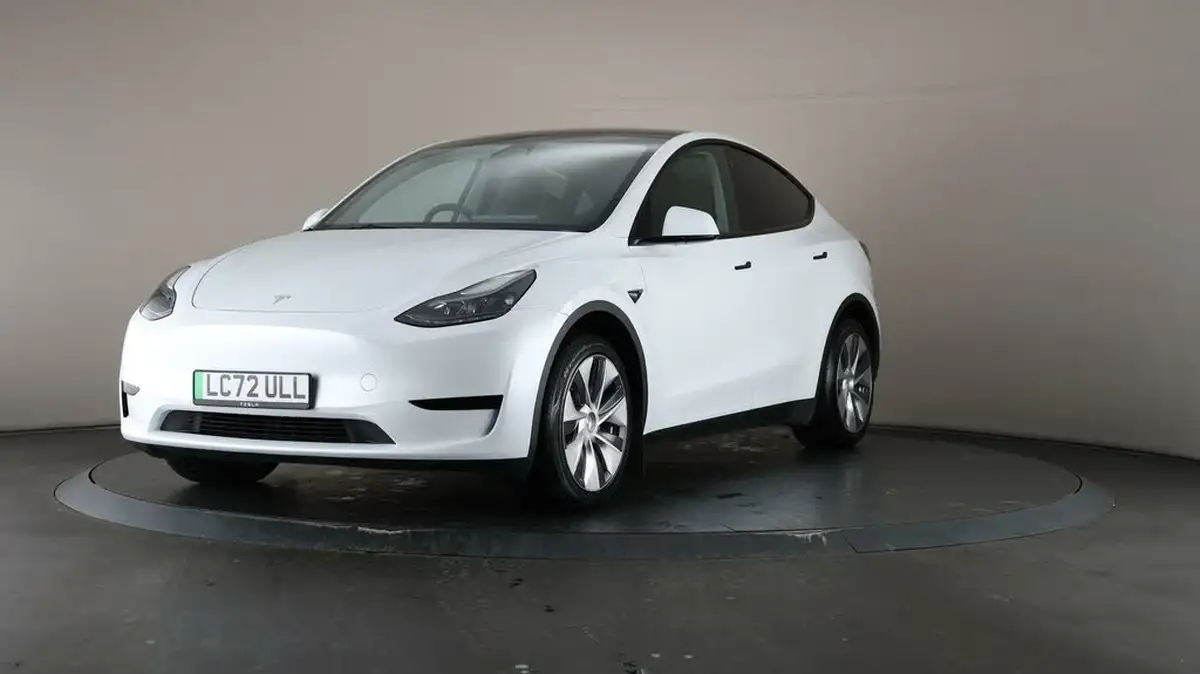 2022-tesla-model-y-e-rwd-big-36