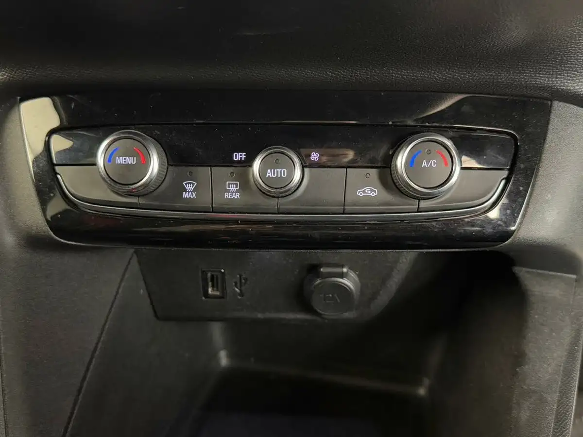 2022-vauxhall-corsa-e-sri-premium-big-26