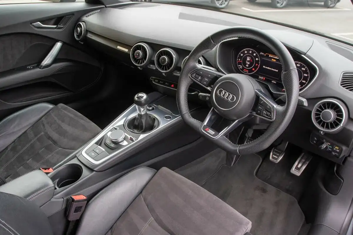 2018-audi-tt-coupe-18-tfsi-s-line-big-4
