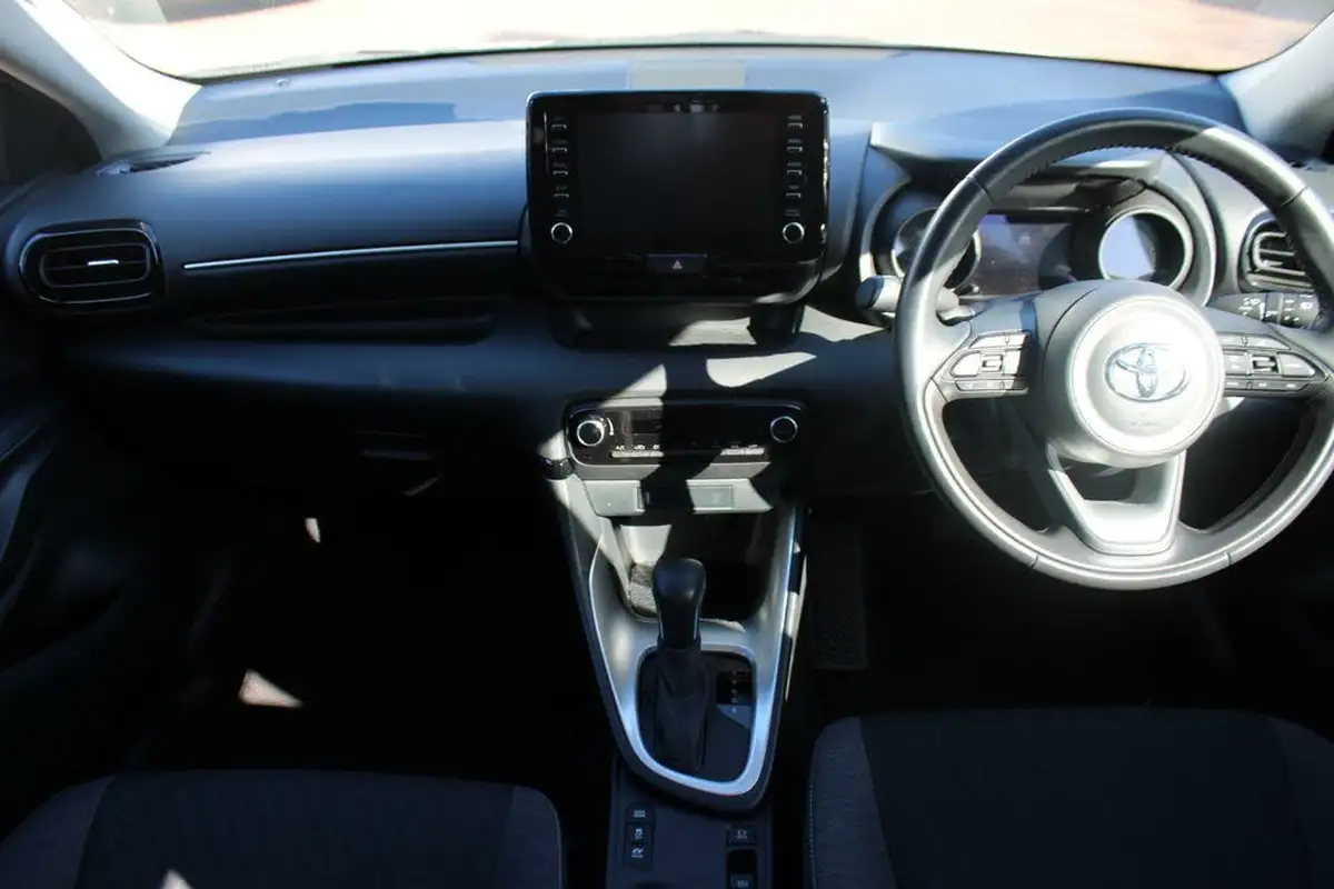 2022-toyota-yaris-15-vvt-i-design-big-11