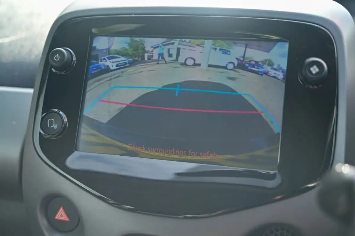 2020-toyota-aygo-10-vvt-i-x-play-big-28