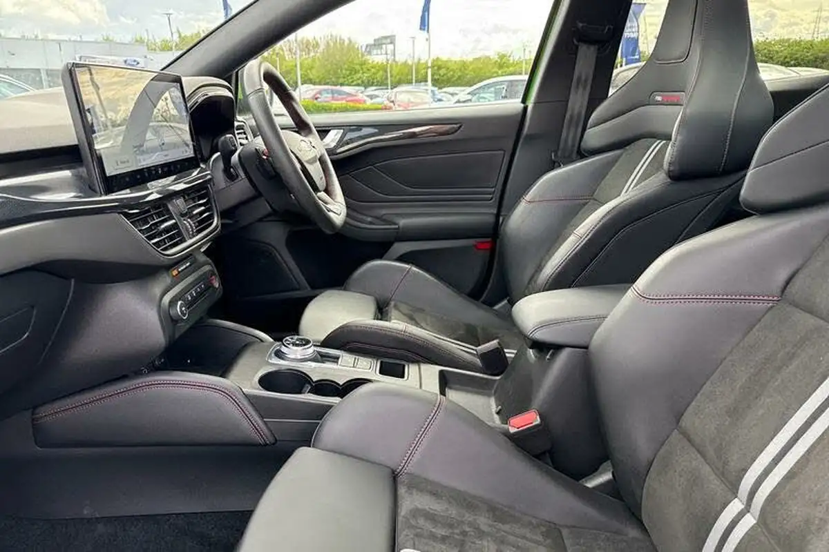2023-ford-focus-23t-st-hatchback-auto-big-18
