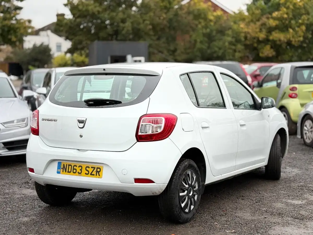 2013-dacia-sandero-09-laureate-big-9
