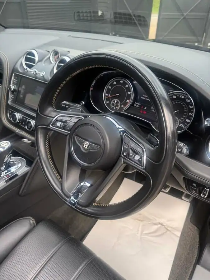 2019-bentley-bentayga-40-v8-big-11