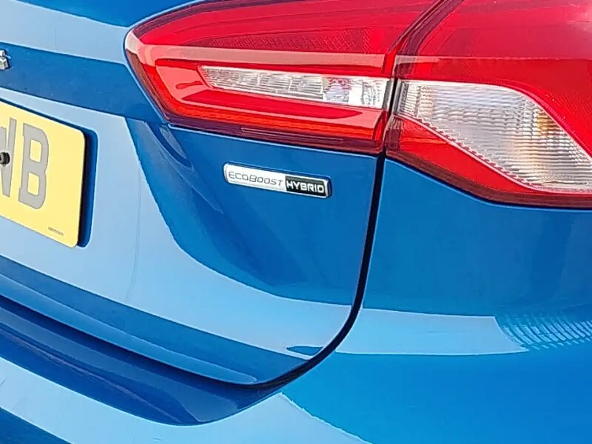 2022-ford-focus-10t-titanium-155ps-hybrid-mhev-hatchback-big-12