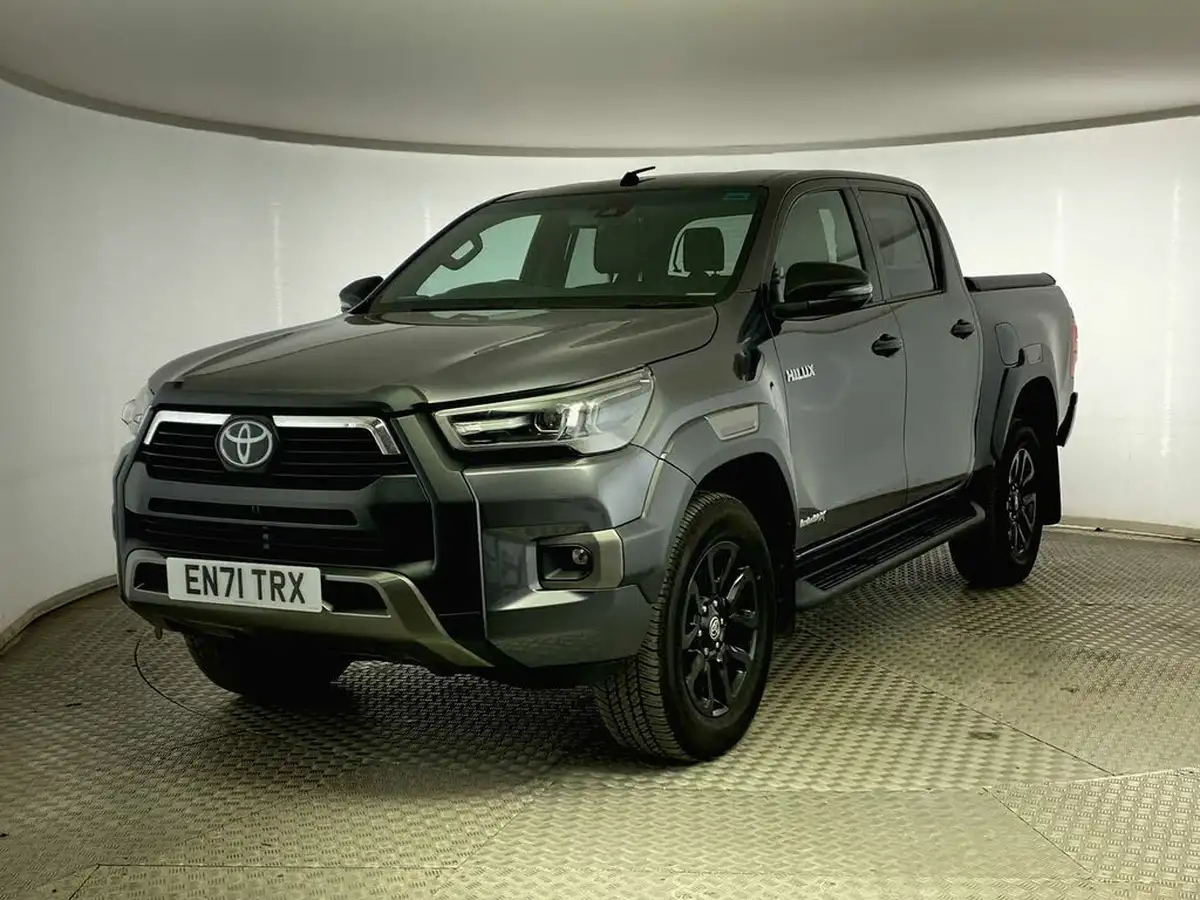 2021-toyota-hi-lux-28d-4d-invincible-x-at35-204hpeu6dt-e-big-2