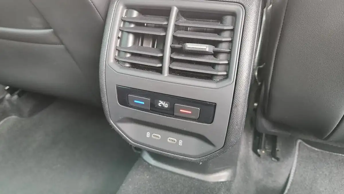 2021-seat-leon-14-e-hybrid-fr-hatchback-big-24