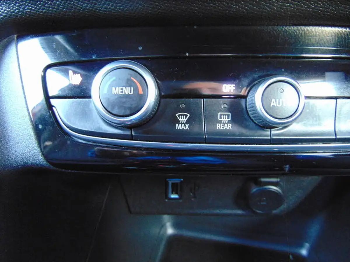 2020-vauxhall-corsa-e-elite-nav-74kw-big-32