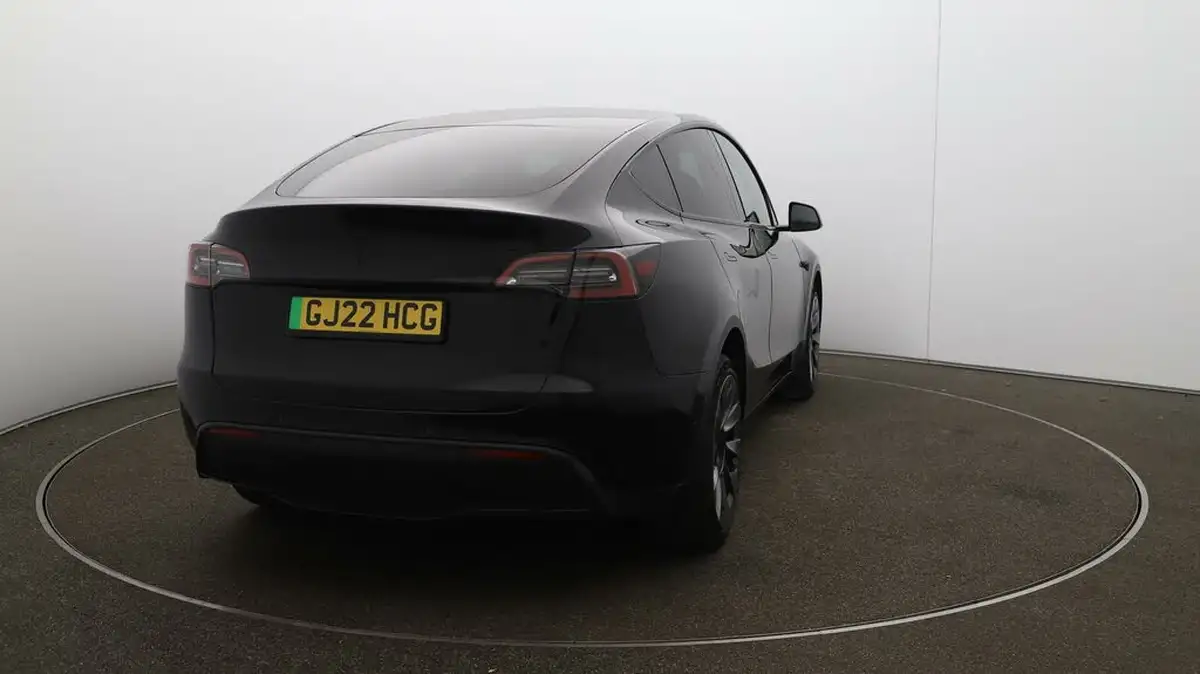 2022-tesla-model-y-e-long-range-big-47