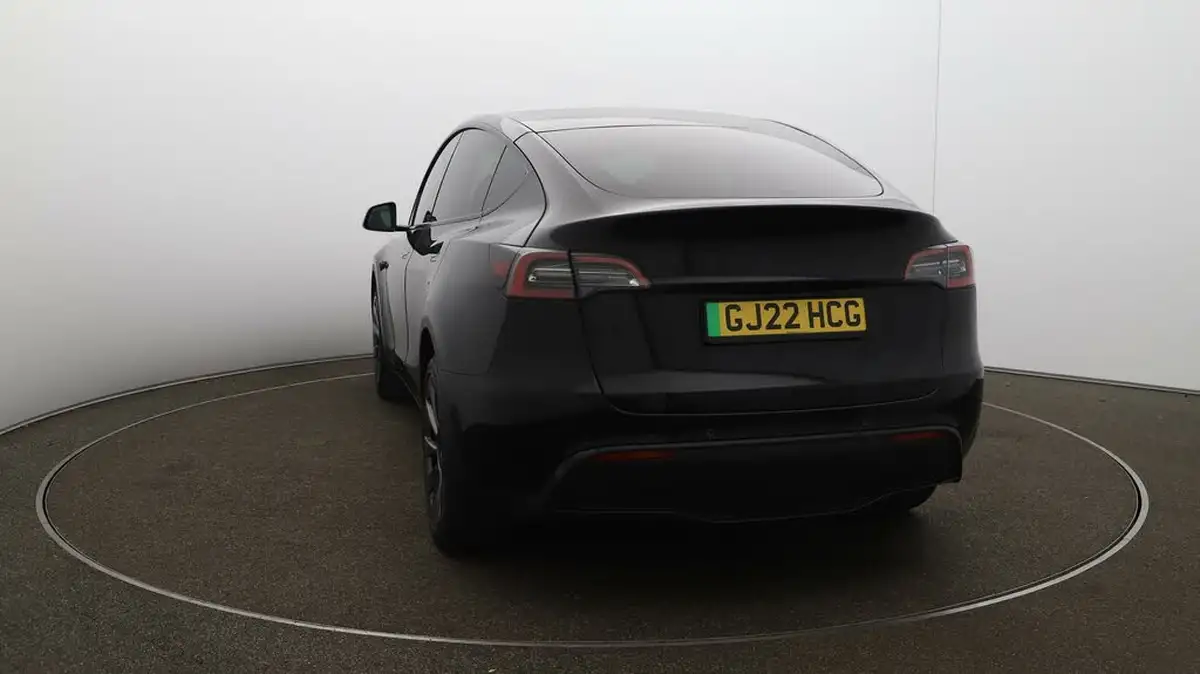 2022-tesla-model-y-e-long-range-big-51