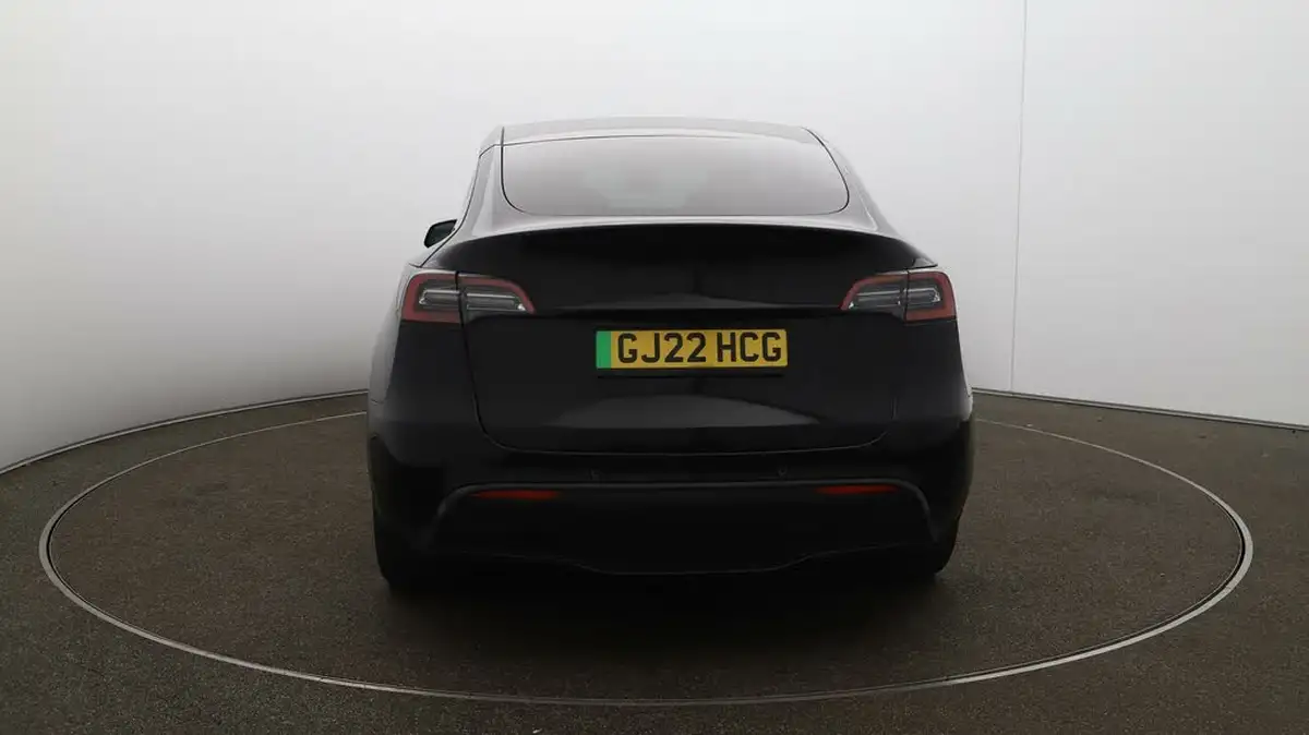 2022-tesla-model-y-e-long-range-big-6