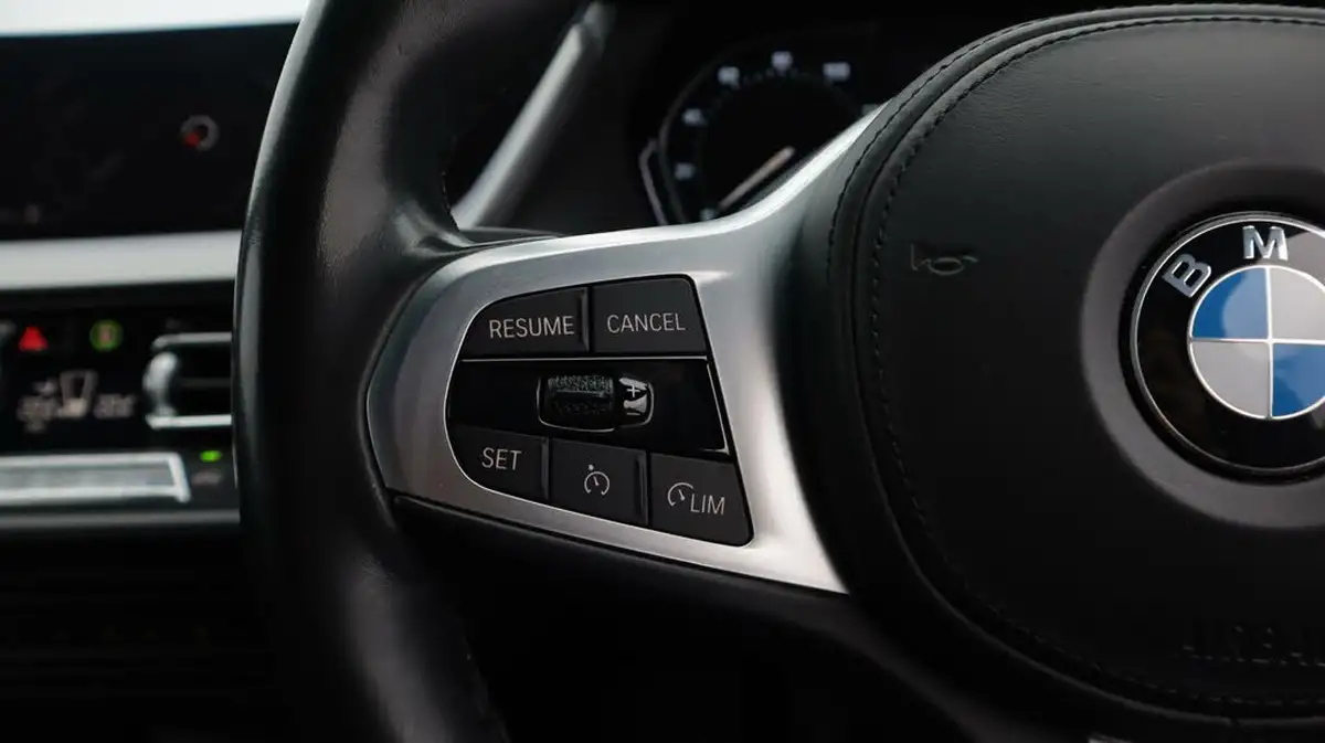 2020-bmw-1-series-20td-118d-m-sport-big-26