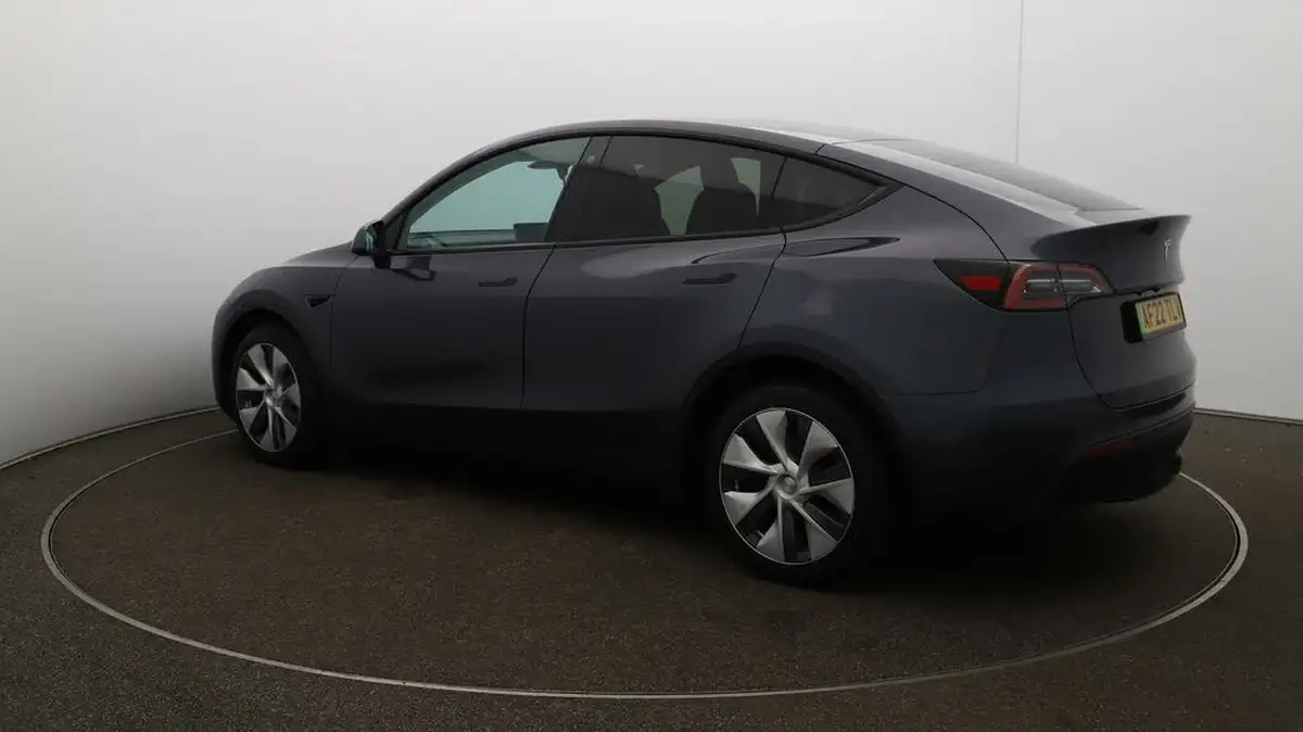 2022-tesla-model-y-e-long-range-big-26