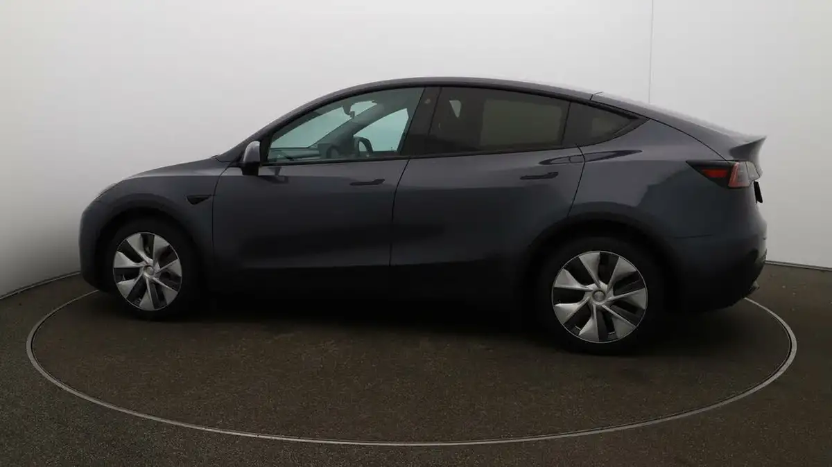 2022-tesla-model-y-e-long-range-big-49