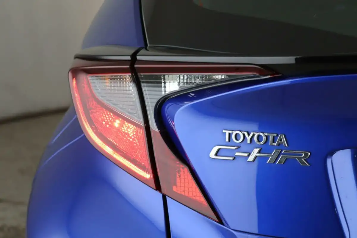 2021-toyota-c-hr-18-vvt-i-icon-big-9