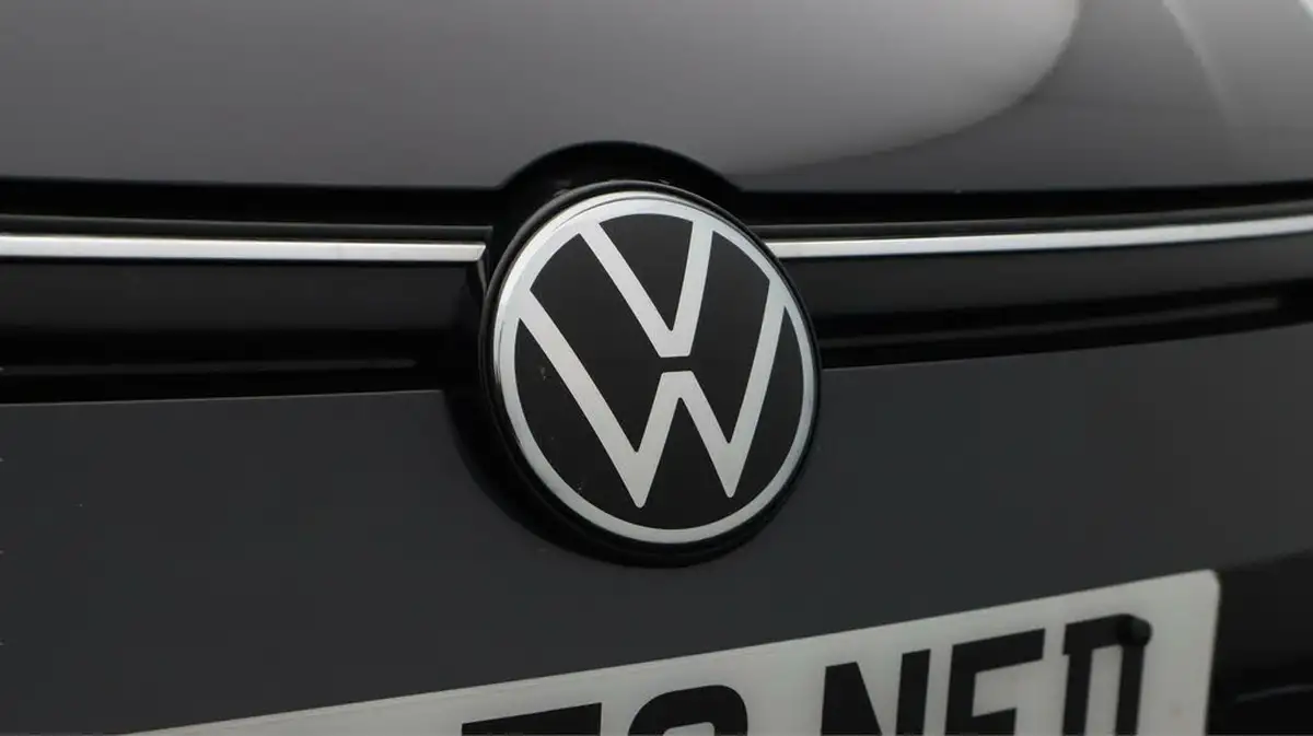 2024-volkswagen-golf-10-tsi-life-hatchback-big-21