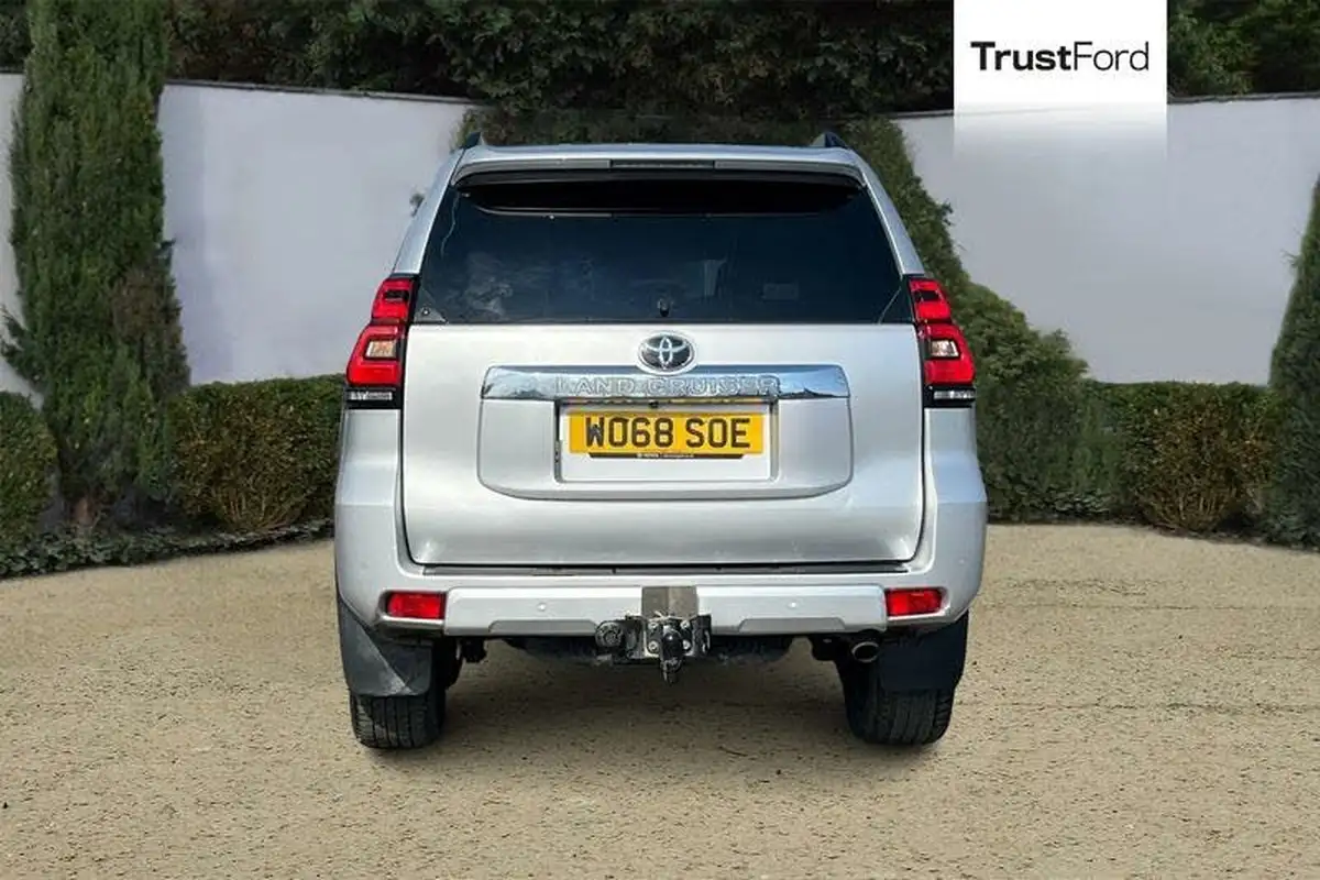 2019-toyota-land-cruiser-28d-4d-icon-7st-big-6