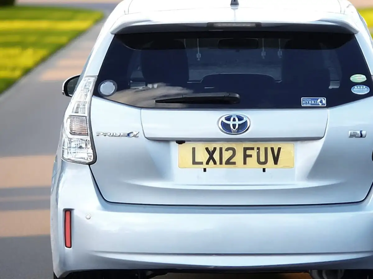 2012-toyota-prius-18-vvt-i-t4-hybrid-big-68