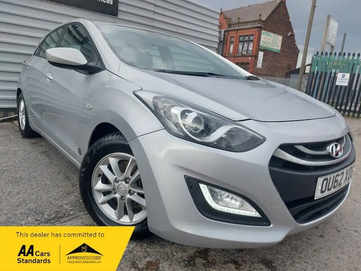 2012-hyundai-i30-14-active-5d-big-0