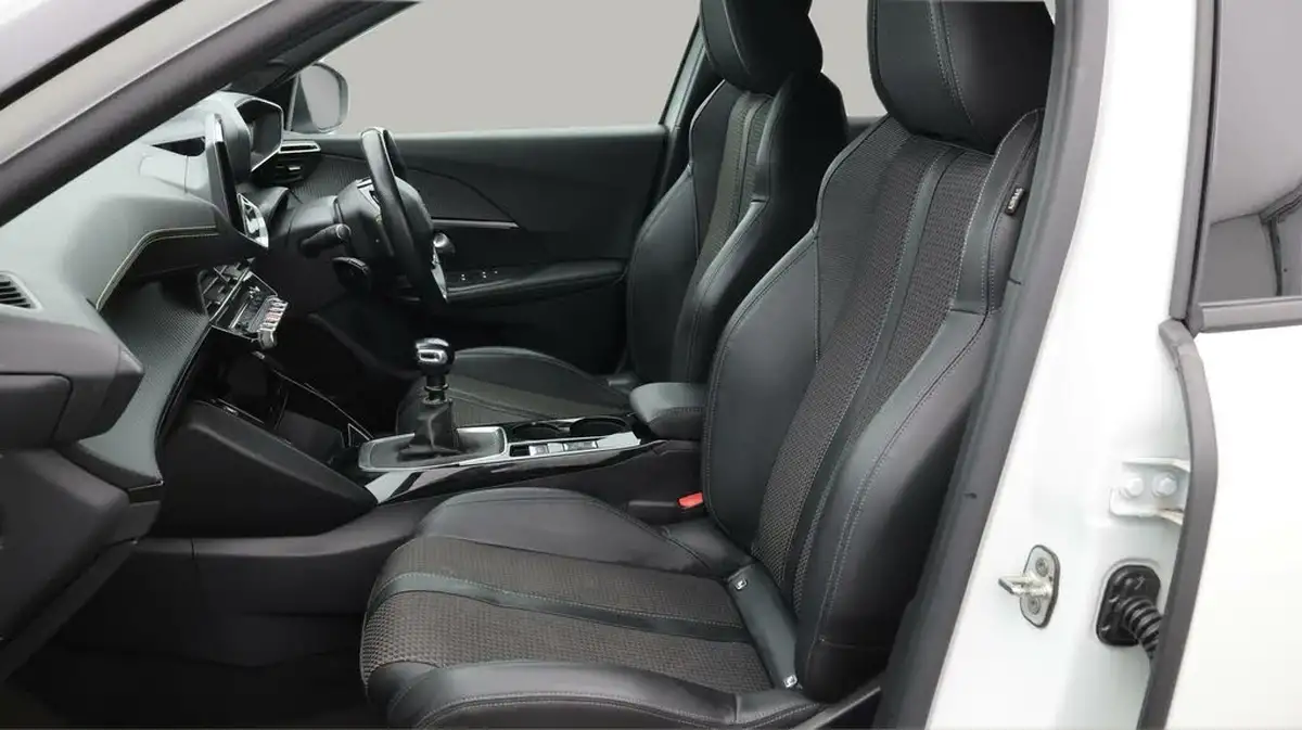 2022-peugeot-2008-suv-12-puretech-gt-big-13