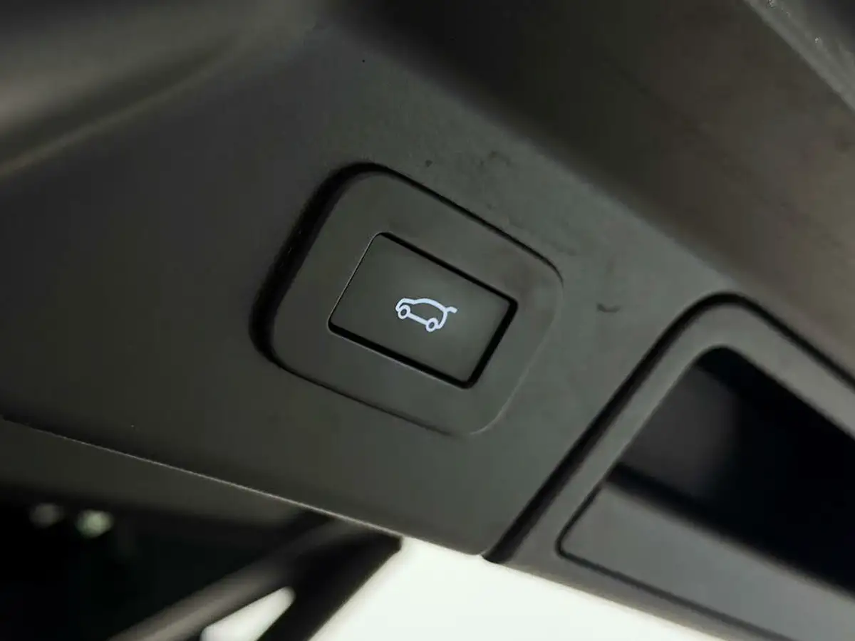 2023-land-rover-range-rover-velar-30-d300-r-dynamic-se-big-11