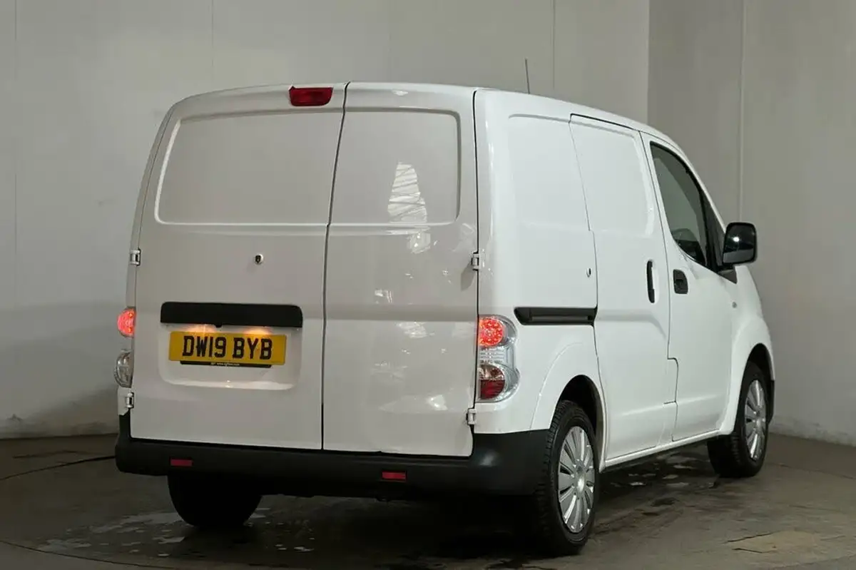 2019-nissan-env200-e-acenta-panel-van-auto-big-16