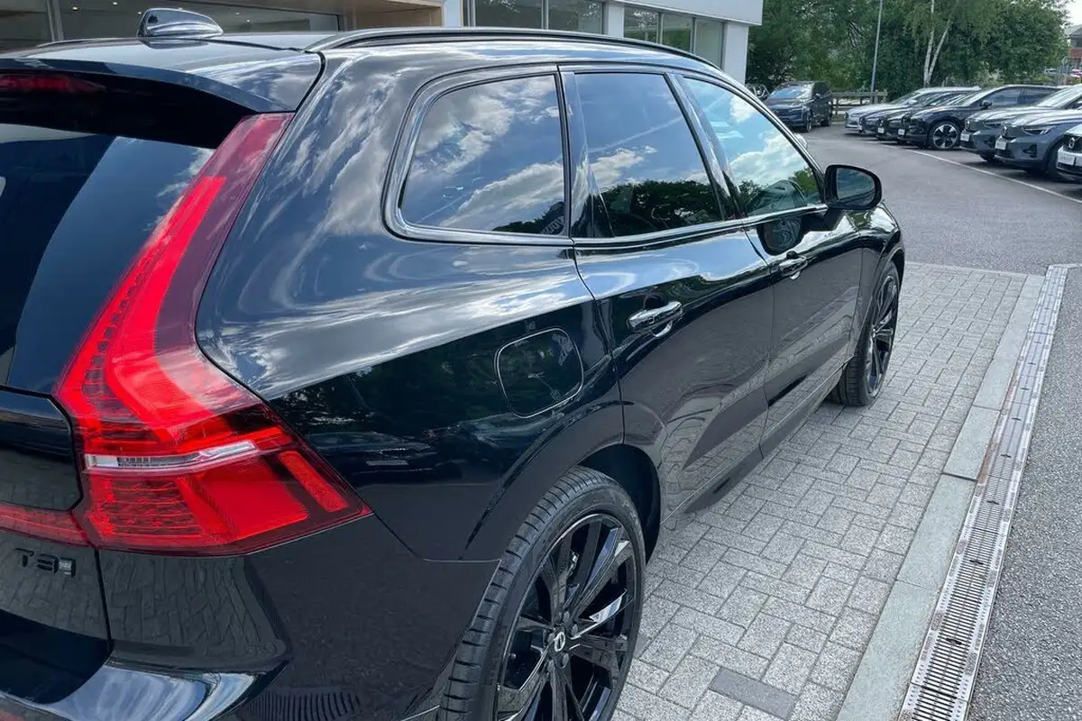 2024-volvo-xc60-20-t8-ultra-black-edition-big-13