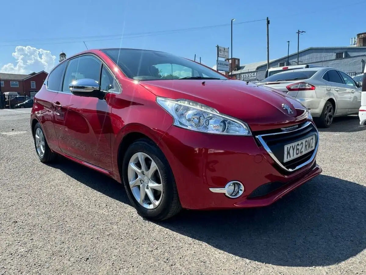 2012-peugeot-208-14td-allure-14e-hdi-ss-3d-egc-big-0