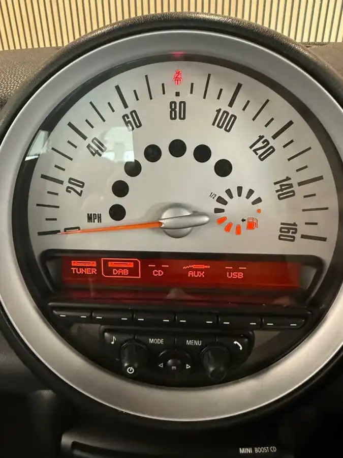 2011-mini-cooper-16-one-98bhp-hatchback-3d-big-16