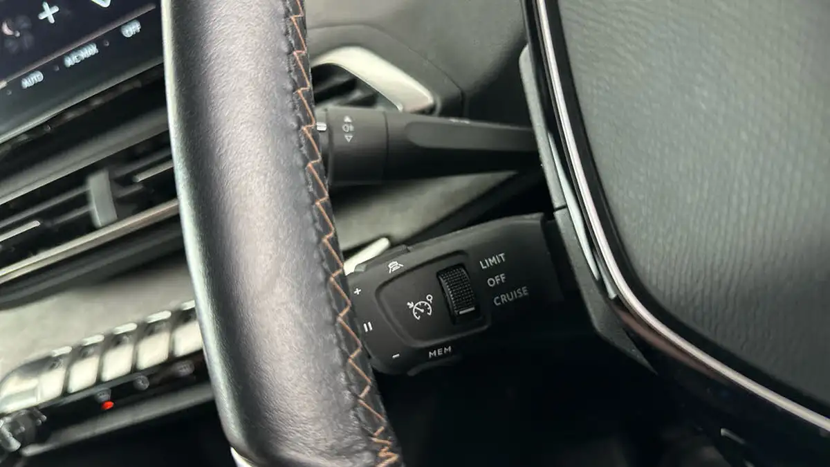 2022-peugeot-3008-suv-12-puretech-gt-big-28