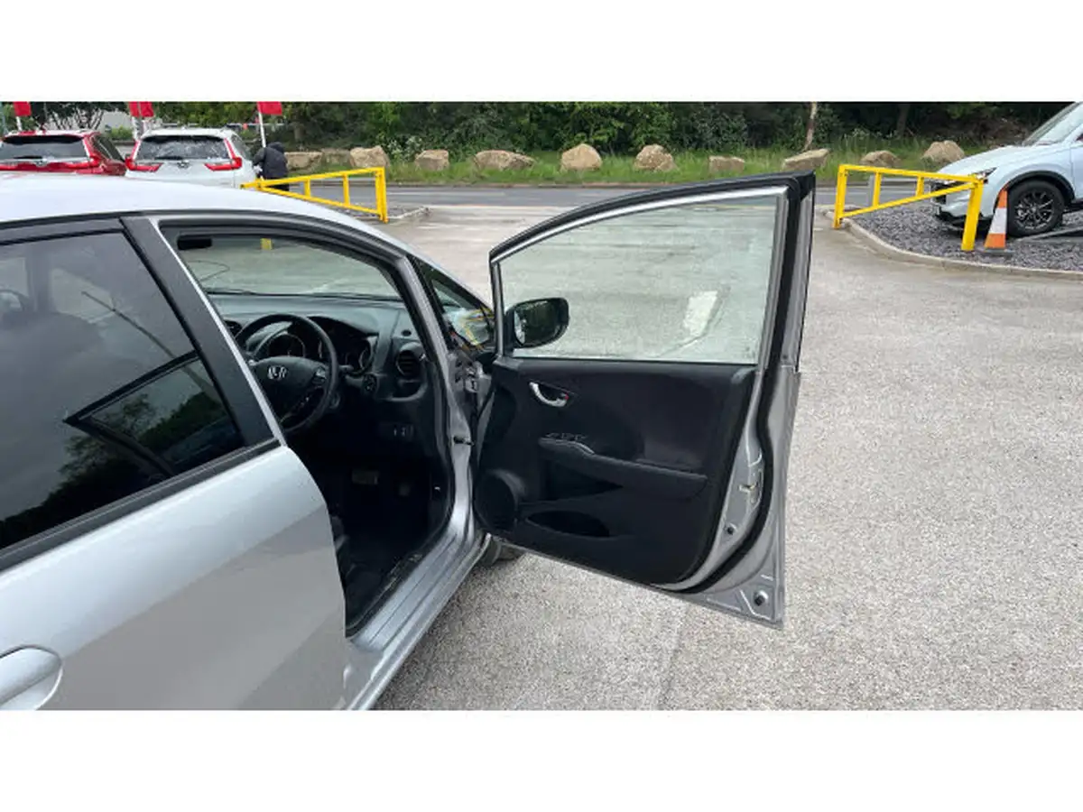 2013-honda-jazz-14-es-plus-cvt-big-23