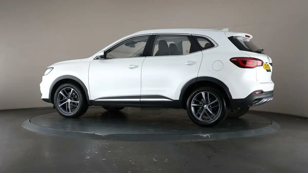 2022-mg-hs-15t-gdi-exclusive-162ps-big-75