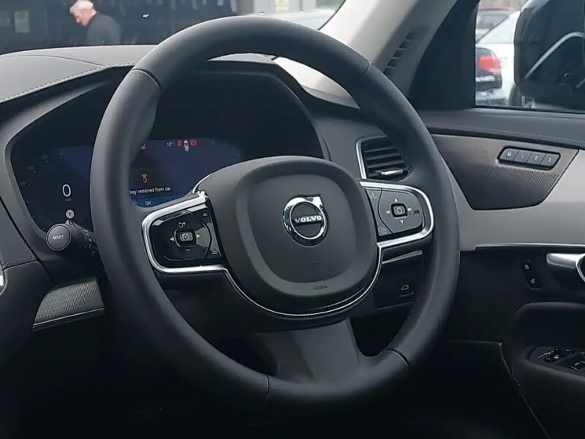 2024-volvo-xc90-20-b5-r-design-big-18