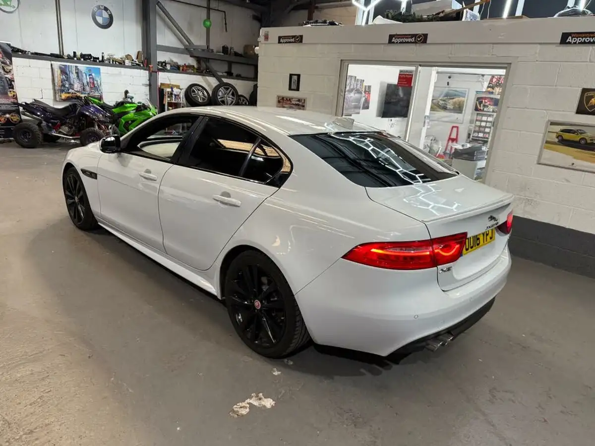 2016-jaguar-xe-20d-r-sport-180ps-auto-big-26