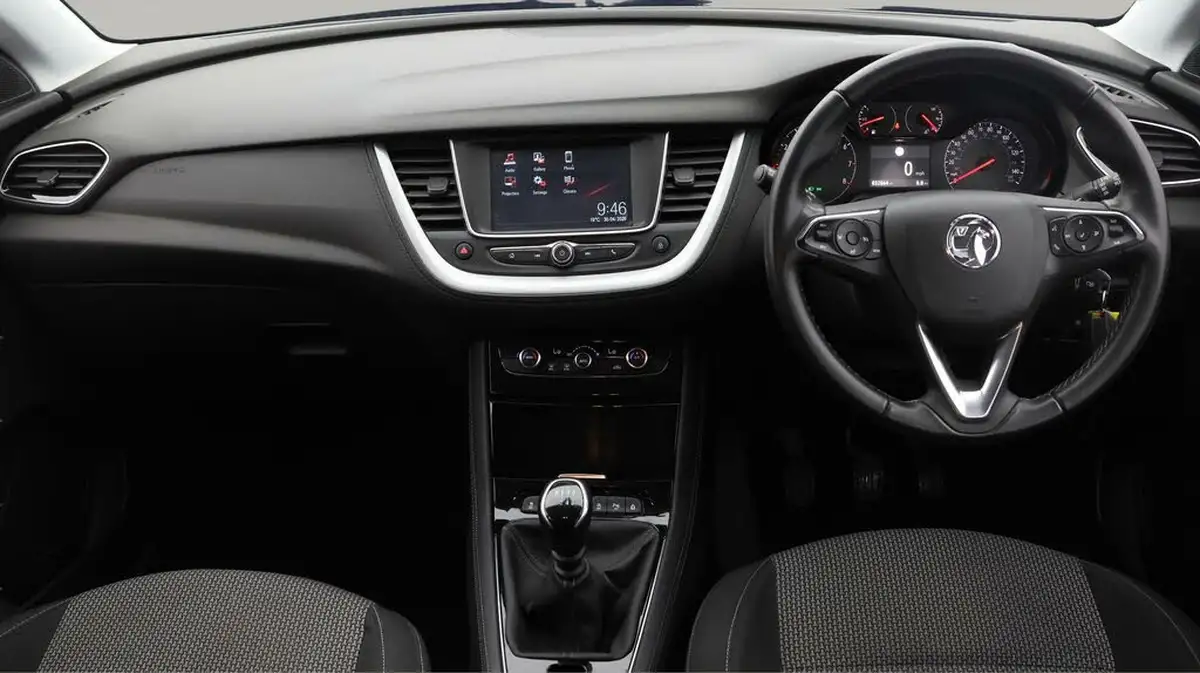 2020-vauxhall-grandland-x-15td-se-big-12
