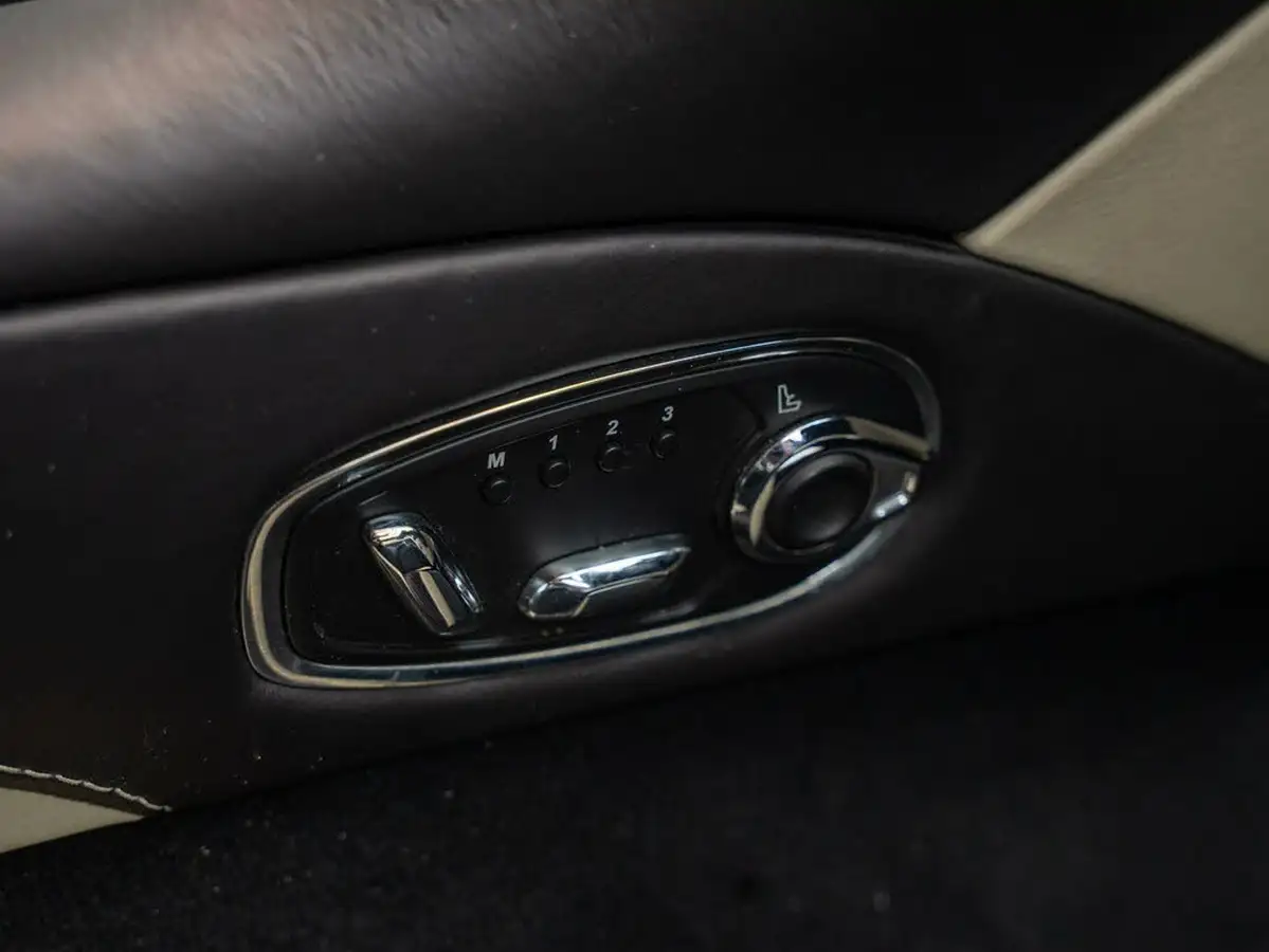 2016-aston-martin-db11-52-v12-launch-edition-big-17