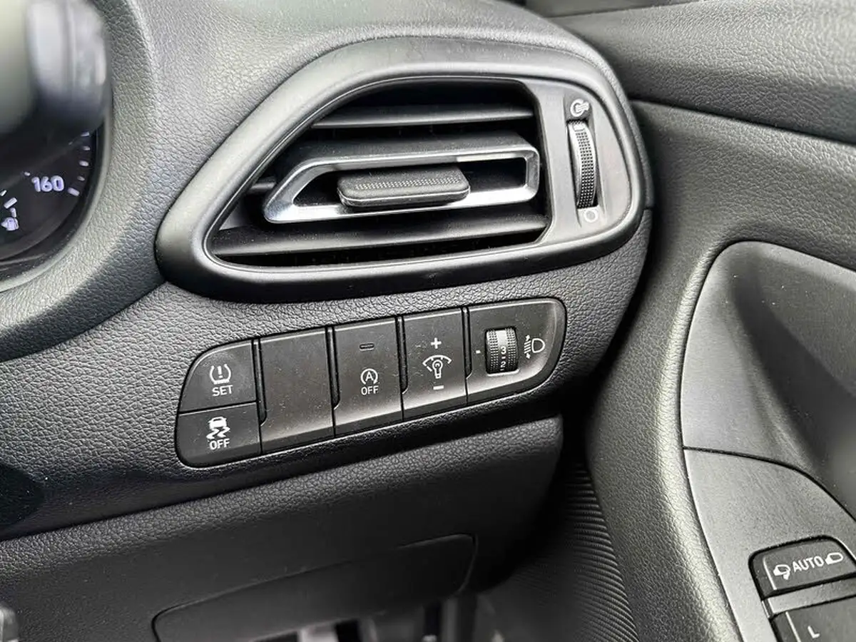 2022-hyundai-i30-10-t-gdi-se-connect-hatchback-big-28