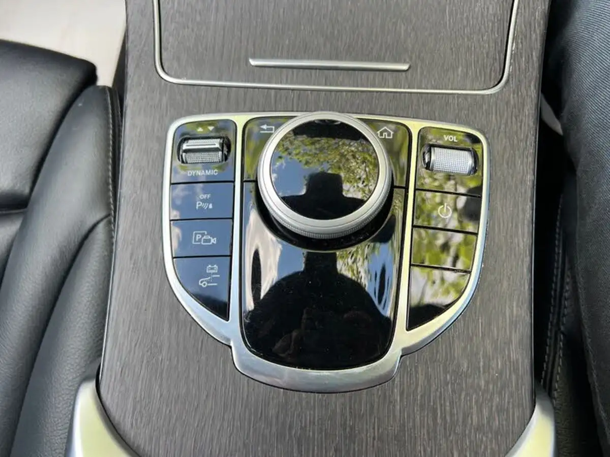 2021-mercedes-benz-c-class-20d-c300de-amg-line-edition-saloon-4d-big-25