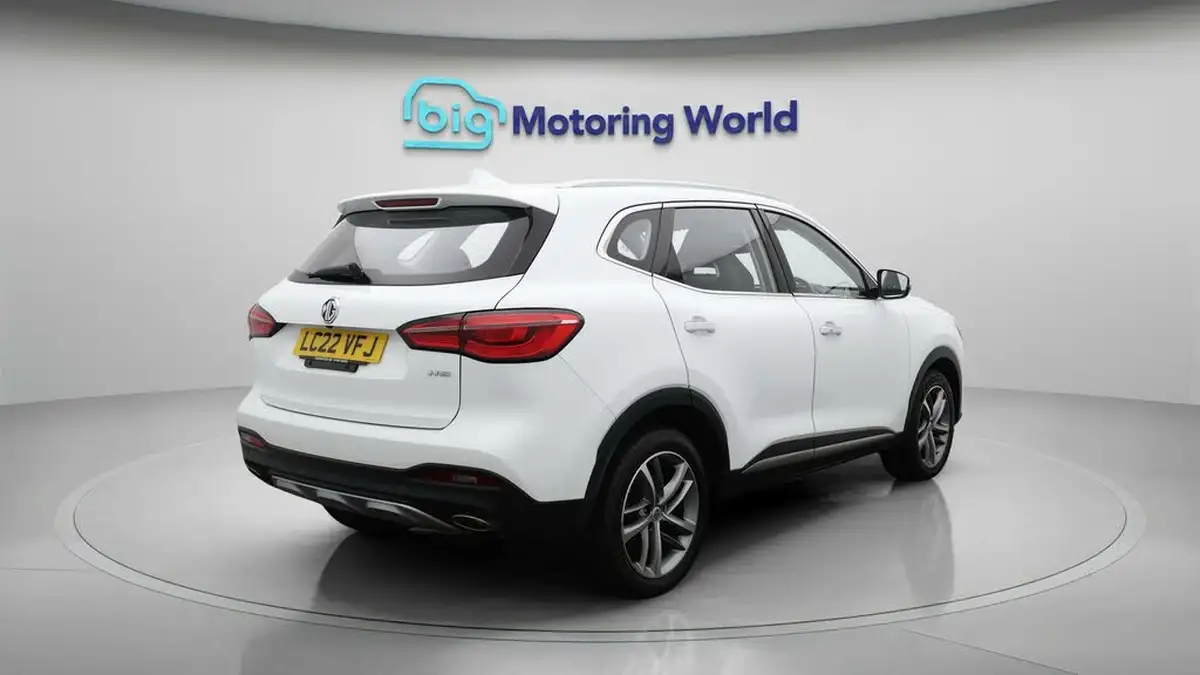 2022-mg-hs-15t-gdi-exclusive-162ps-big-7