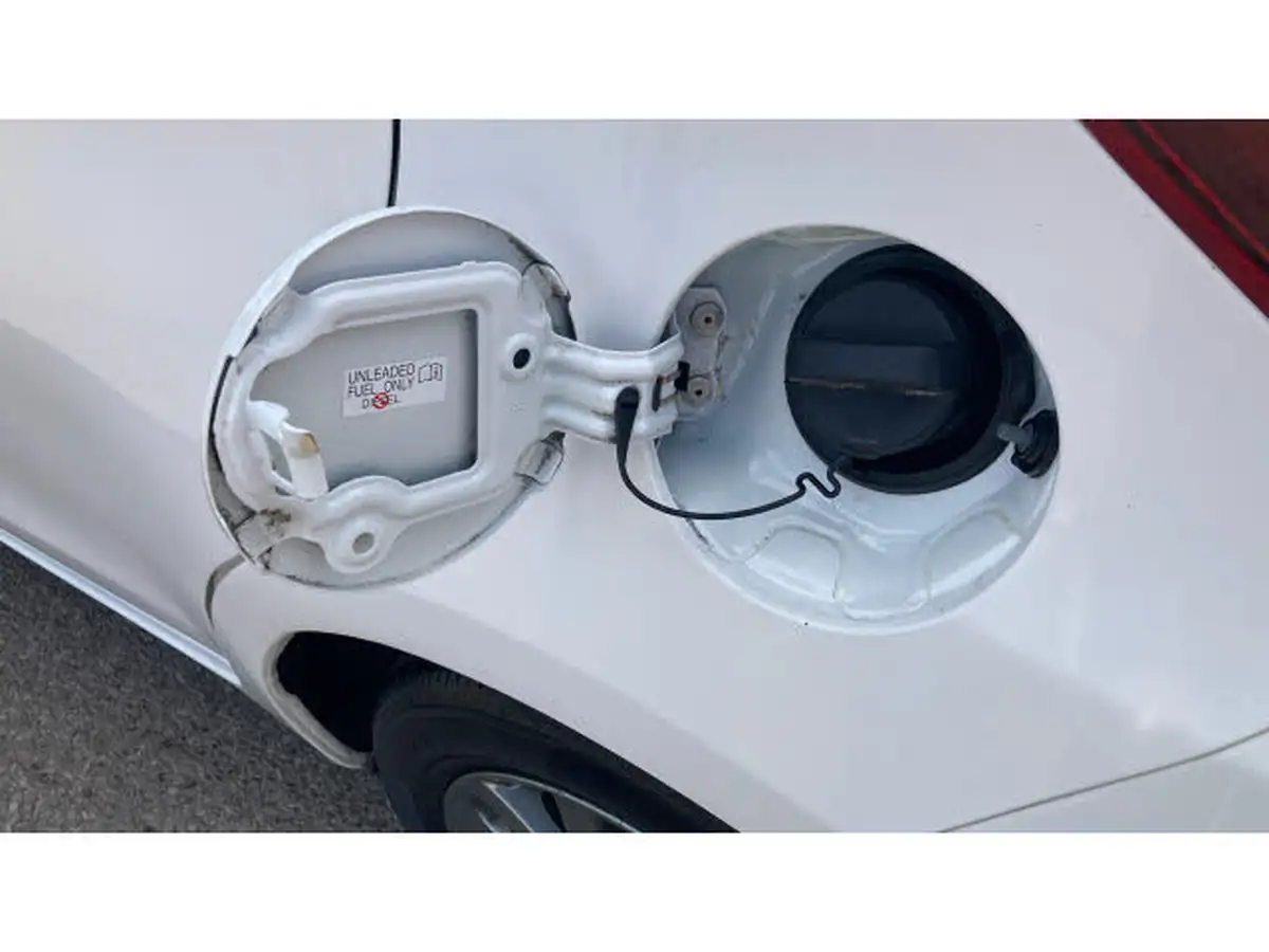 2016-toyota-yaris-133-icon-vvt-i-tss-5d-cvt-big-30